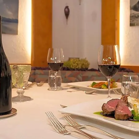 Hotel Restaurant Alpina 3*